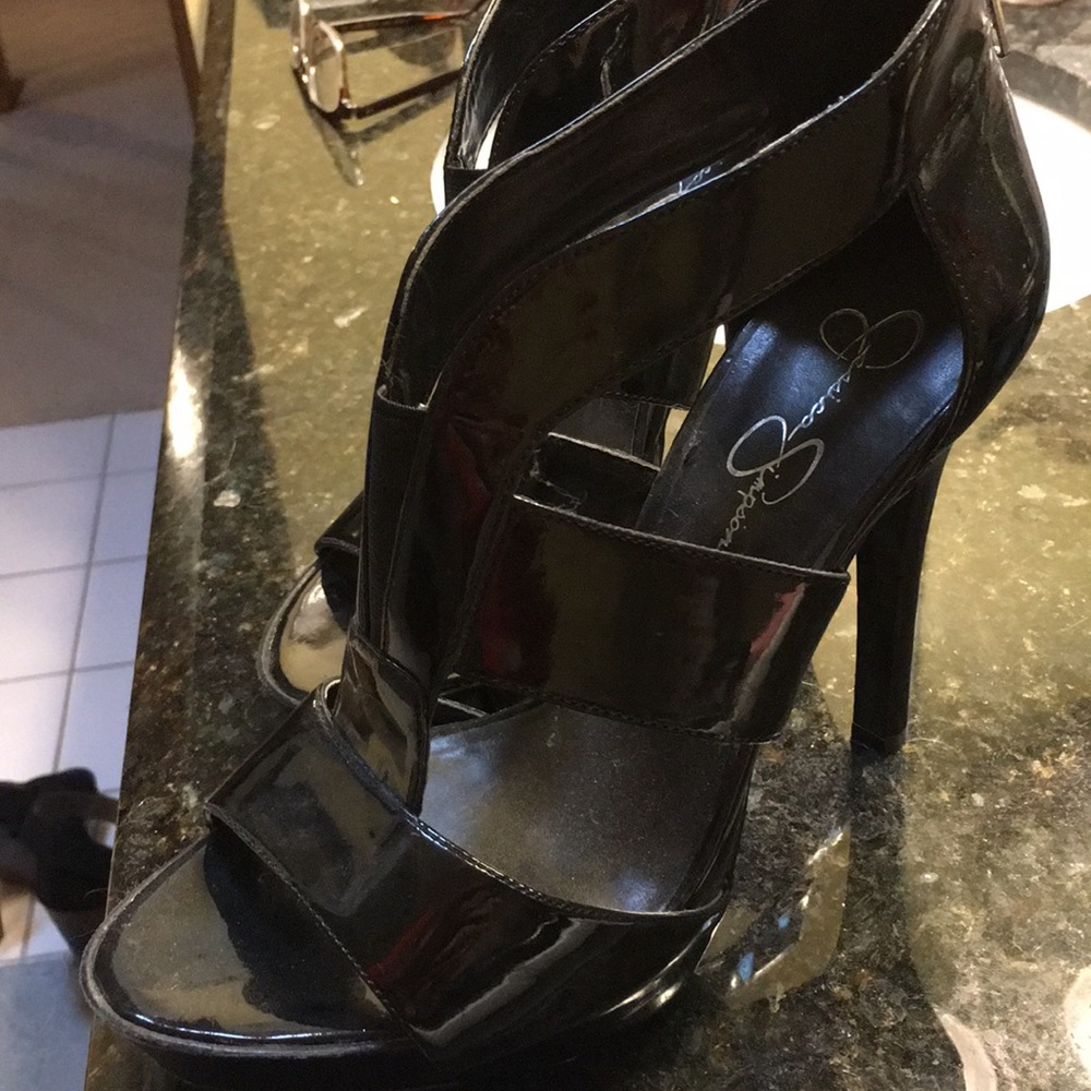 Black Pumps